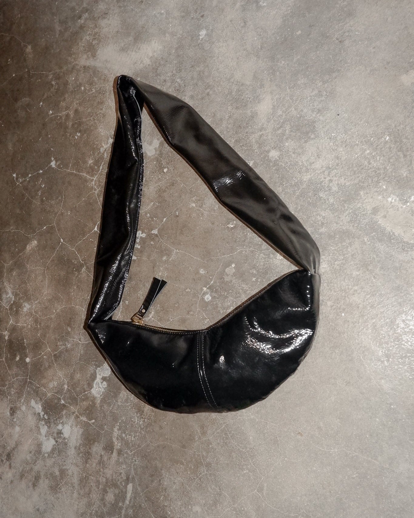 Small banana bag - Crushed patent black