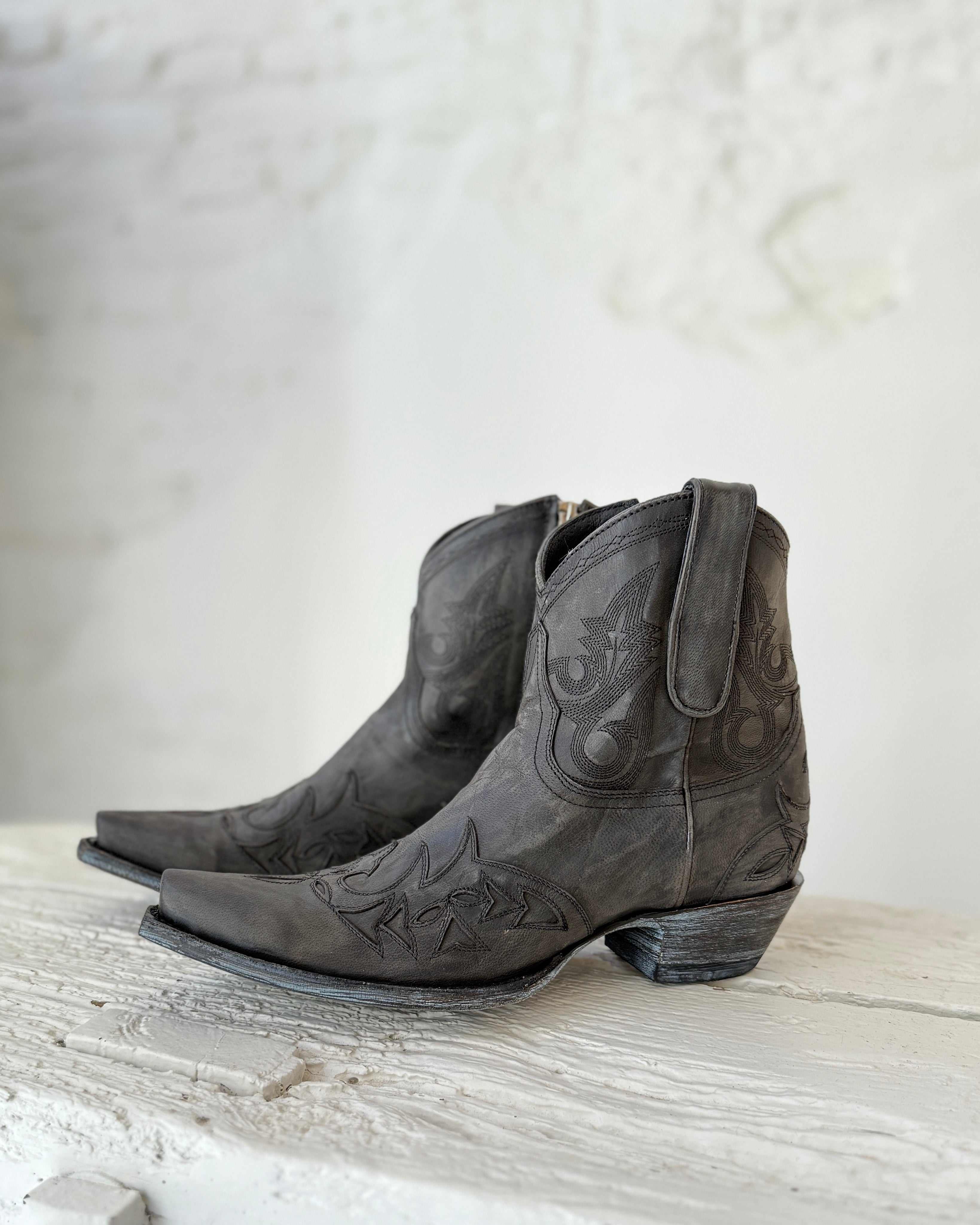 Stitched boots - Black