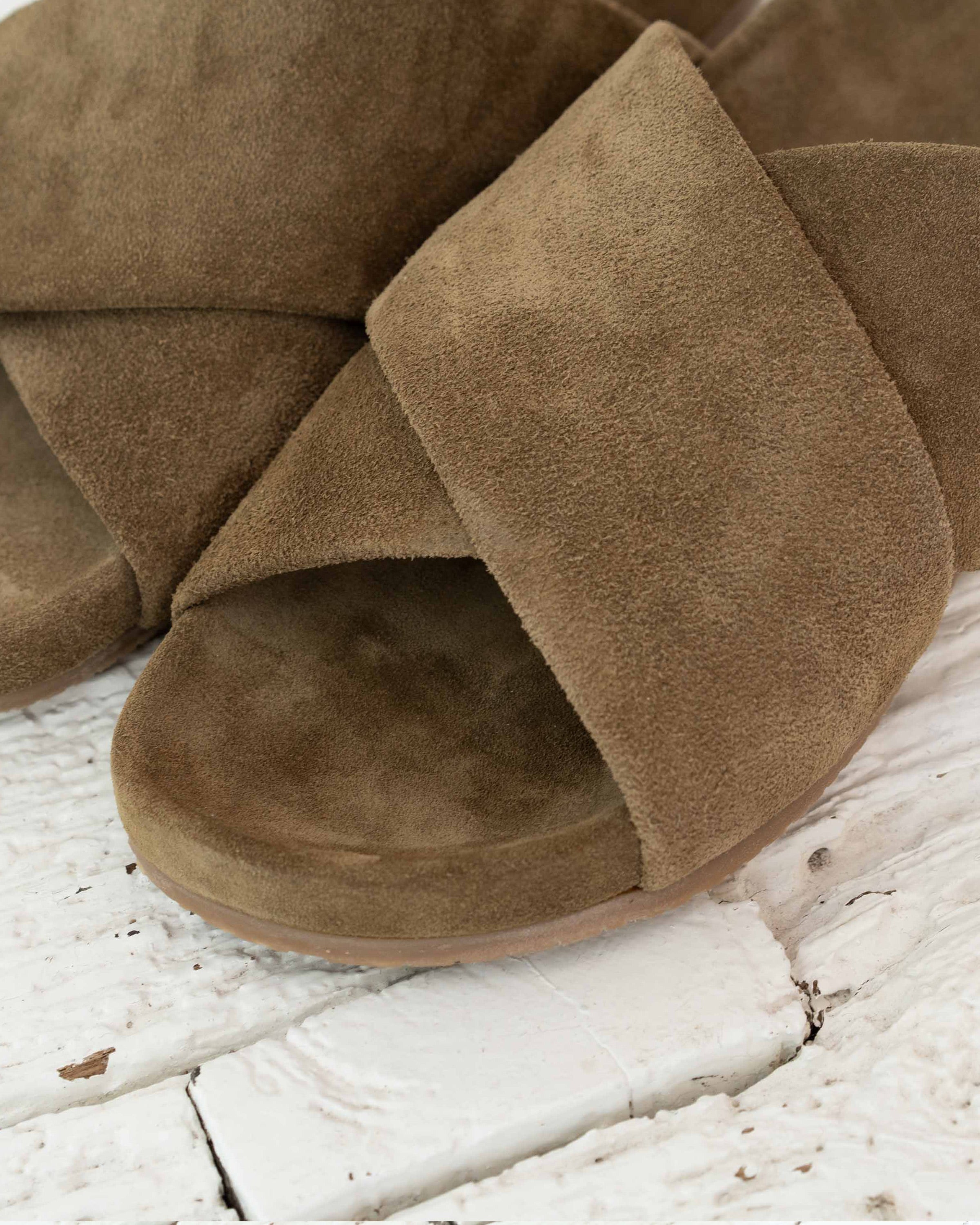 Gwen cross sandal - Suede brown