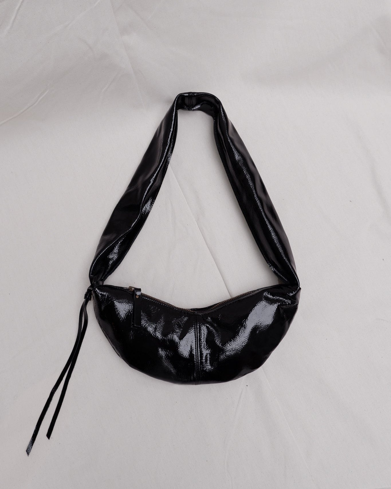 Small banana bag - Crushed patent black